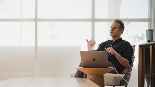 Founder and BOS coach Mark Abbott in session