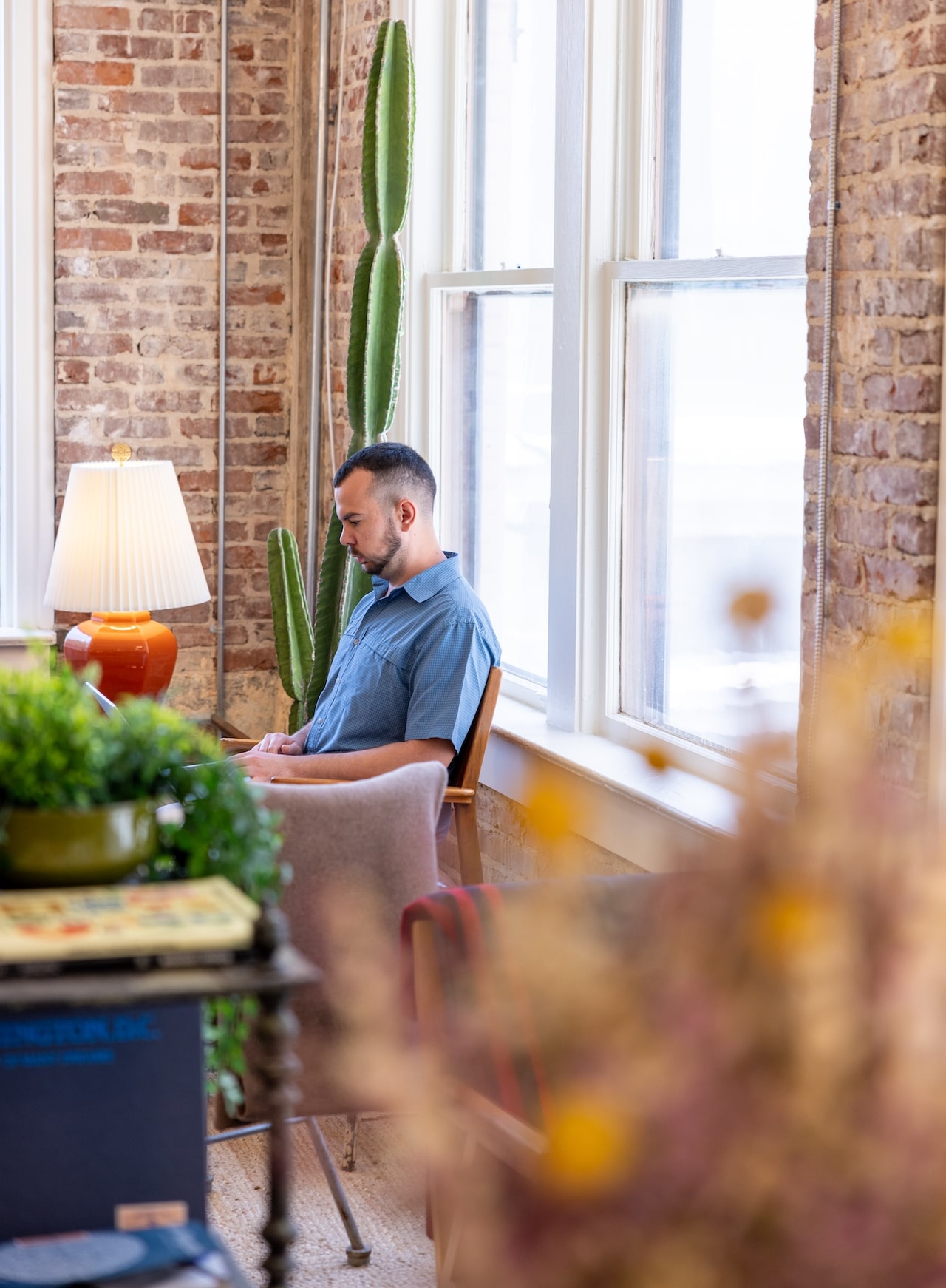 A man in a cafe working on his laptop.